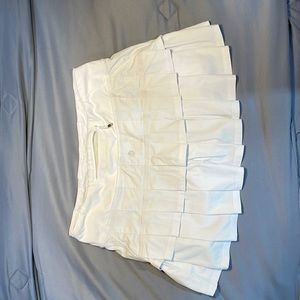 Lululemon Pace Rival skirt 13” size 4, white